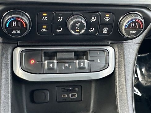 Used 2022 GMC Acadia SLT w/ LPO, Floor Liner Package image 16