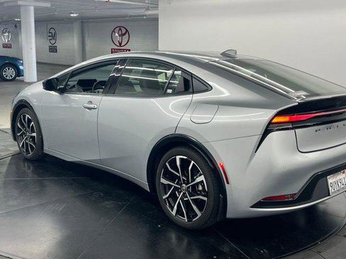 Certified 2025 Toyota Prius Plug-In Hybrid FWD image 4