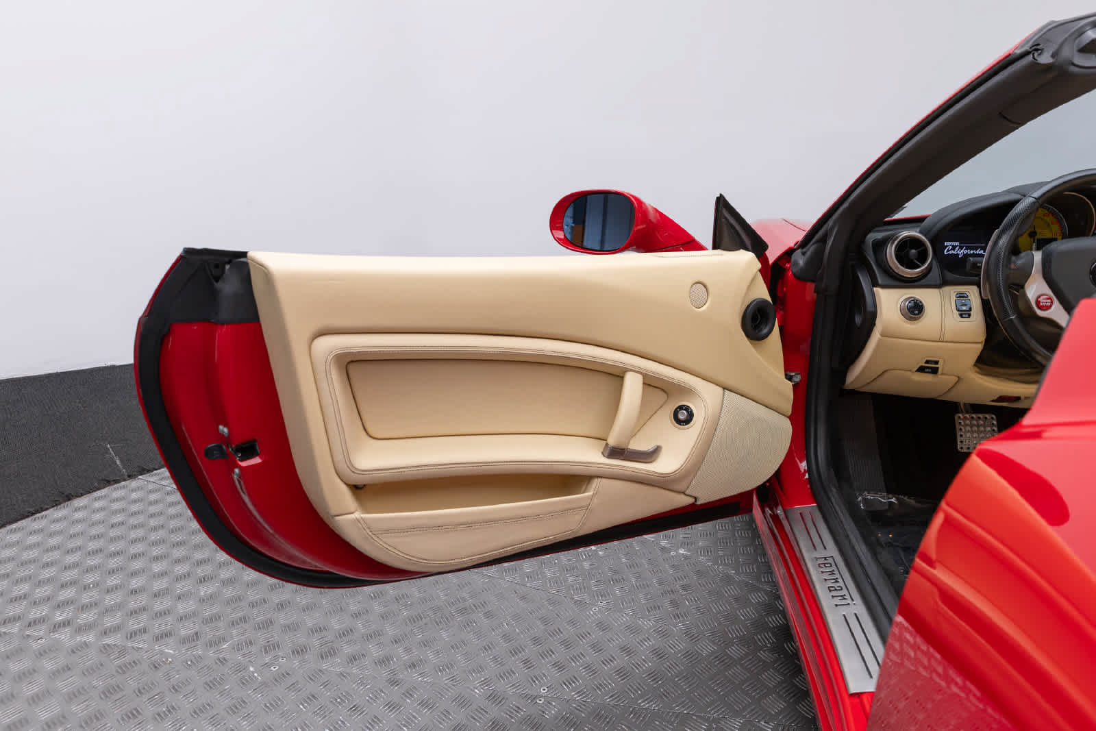 Used 2010 Ferrari California RWD image 23