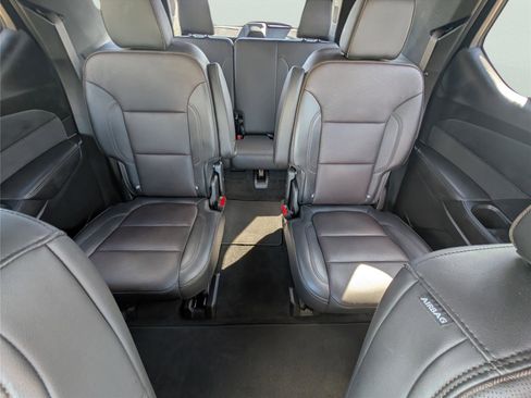 Used 2023 Chevrolet Traverse High Country image 36