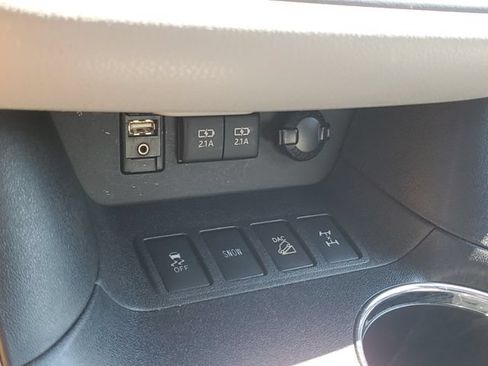 Used 2017 Toyota Highlander XLE AWD/4WD image 30