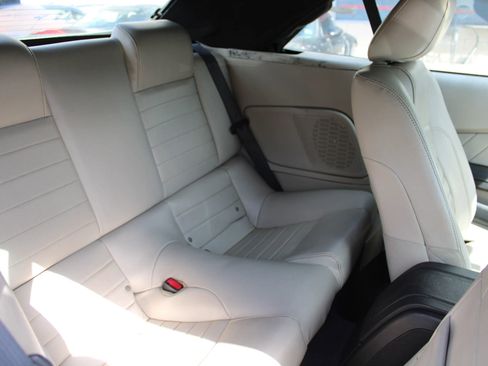 Used 2010 Ford Mustang Convertible image 23