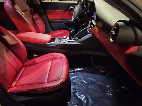 Used 2020 Alfa Romeo Giulia image 19