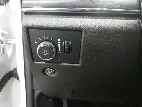 Used 2019 Jeep Grand Cherokee Summit AWD/4WD image 26