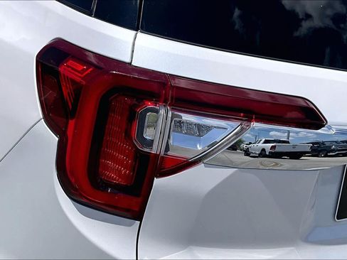 Used 2023 GMC Acadia Denali FWD image 28