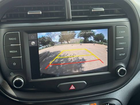 Used 2025 Kia Soul LX w/ LX Technology Package FWD image 24