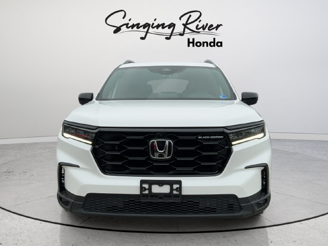 Used 2025 Honda Pilot Black Edition image 2