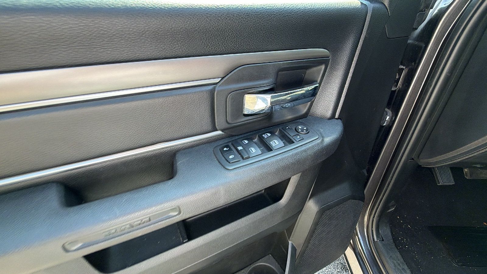 Used 2024 RAM 1500 Warlock AWD/4WD image 15