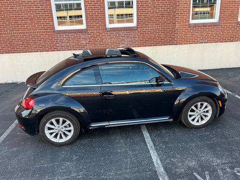 Used 2018 Volkswagen Beetle 2.0T SE FWD image 9