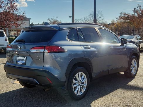 Used 2025 Toyota Corolla Cross LE image 4