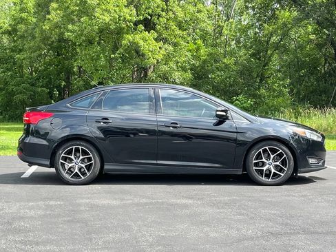 Used 2017 Ford Focus SEL FWD image 8