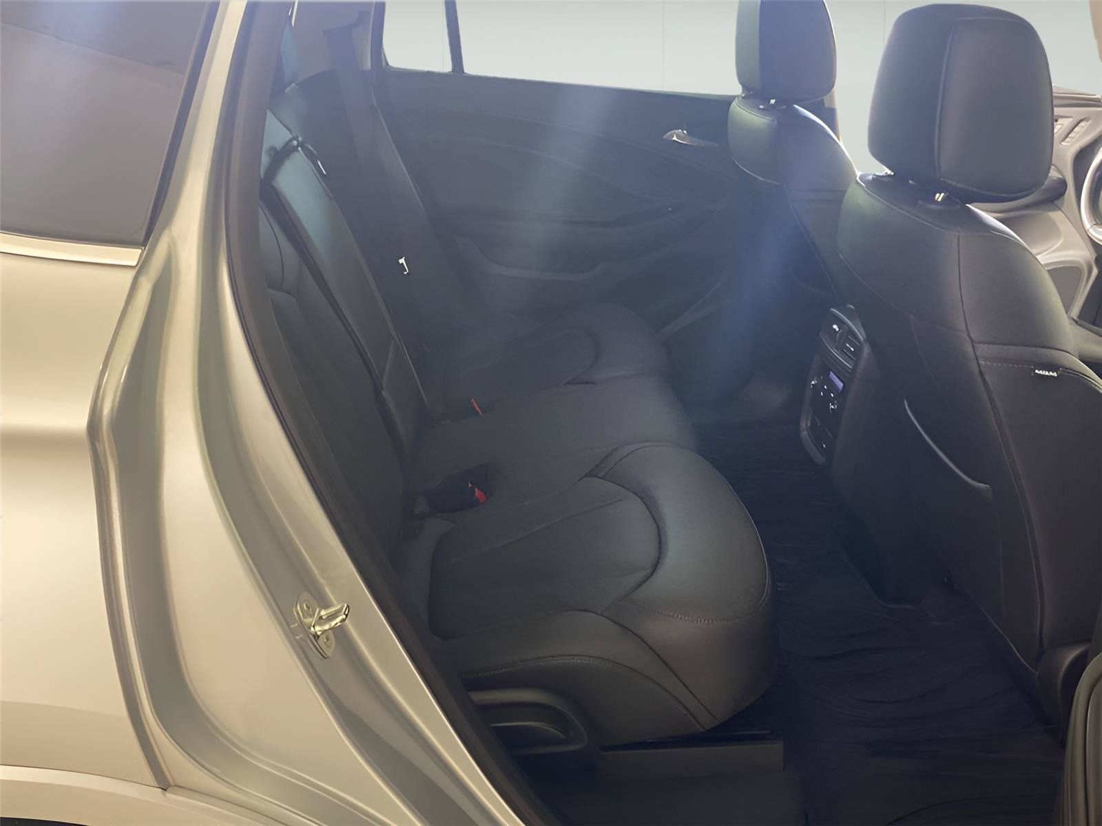 Certified 2019 Buick Envision Essence AWD/4WD image 33