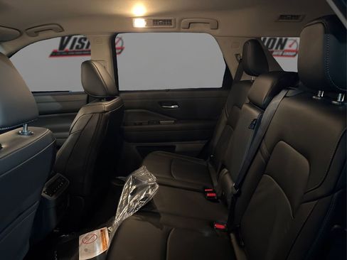 New 2025 Nissan Pathfinder SL image 10