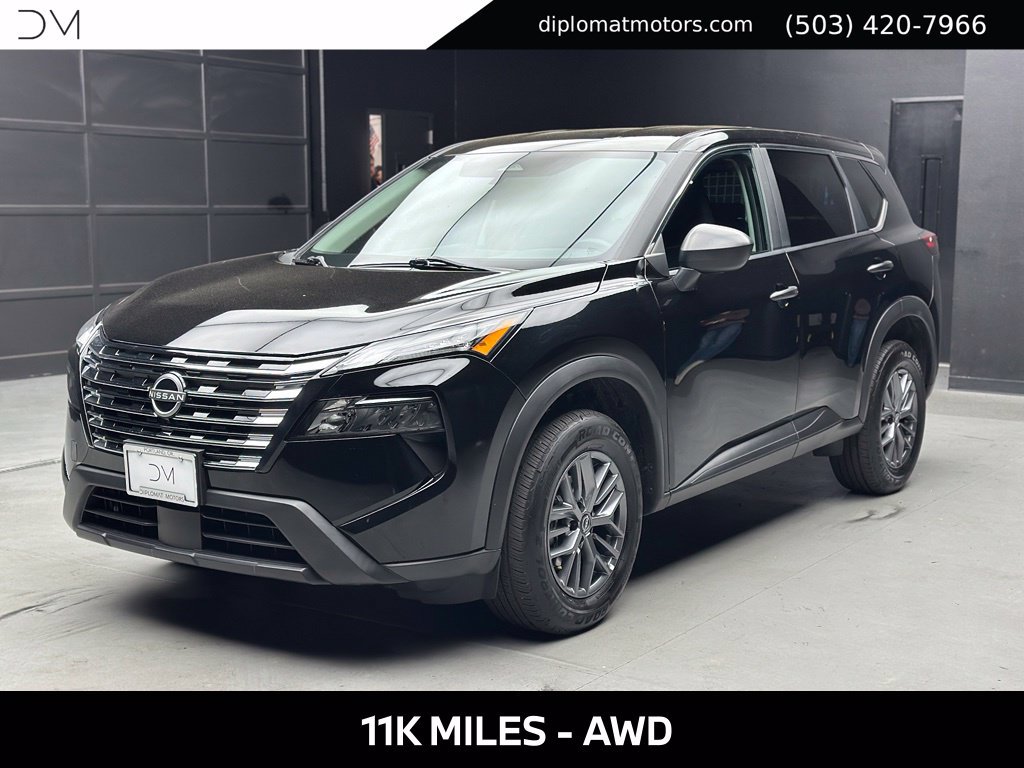 Used 2024 Nissan Rogue S AWD/4WD image 1