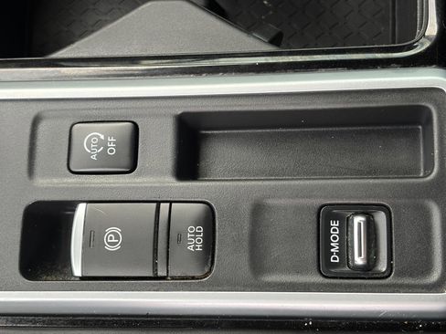 Used 2022 Nissan Pathfinder SV w/ SV Black Package FWD image 31