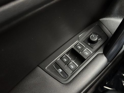 Used 2021 Volkswagen Tiguan SEL image 11