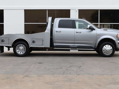 Used 2020 RAM 5500 4x4 Crew Cab image 8