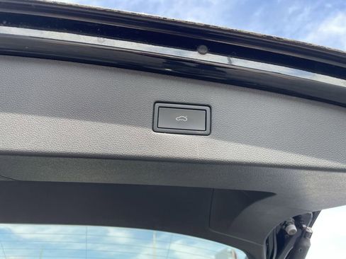 Used 2021 Volkswagen Tiguan SEL Premium R-Line image 42