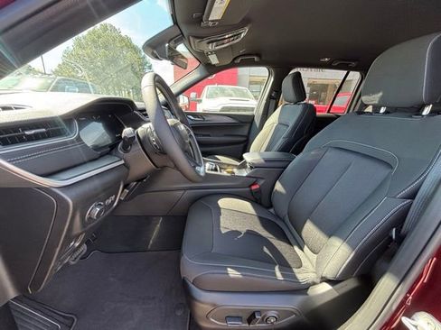 New 2026 Jeep Grand Cherokee Laredo AWD/4WD image 11