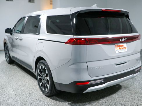 Used 2024 Kia Carnival EX FWD image 9