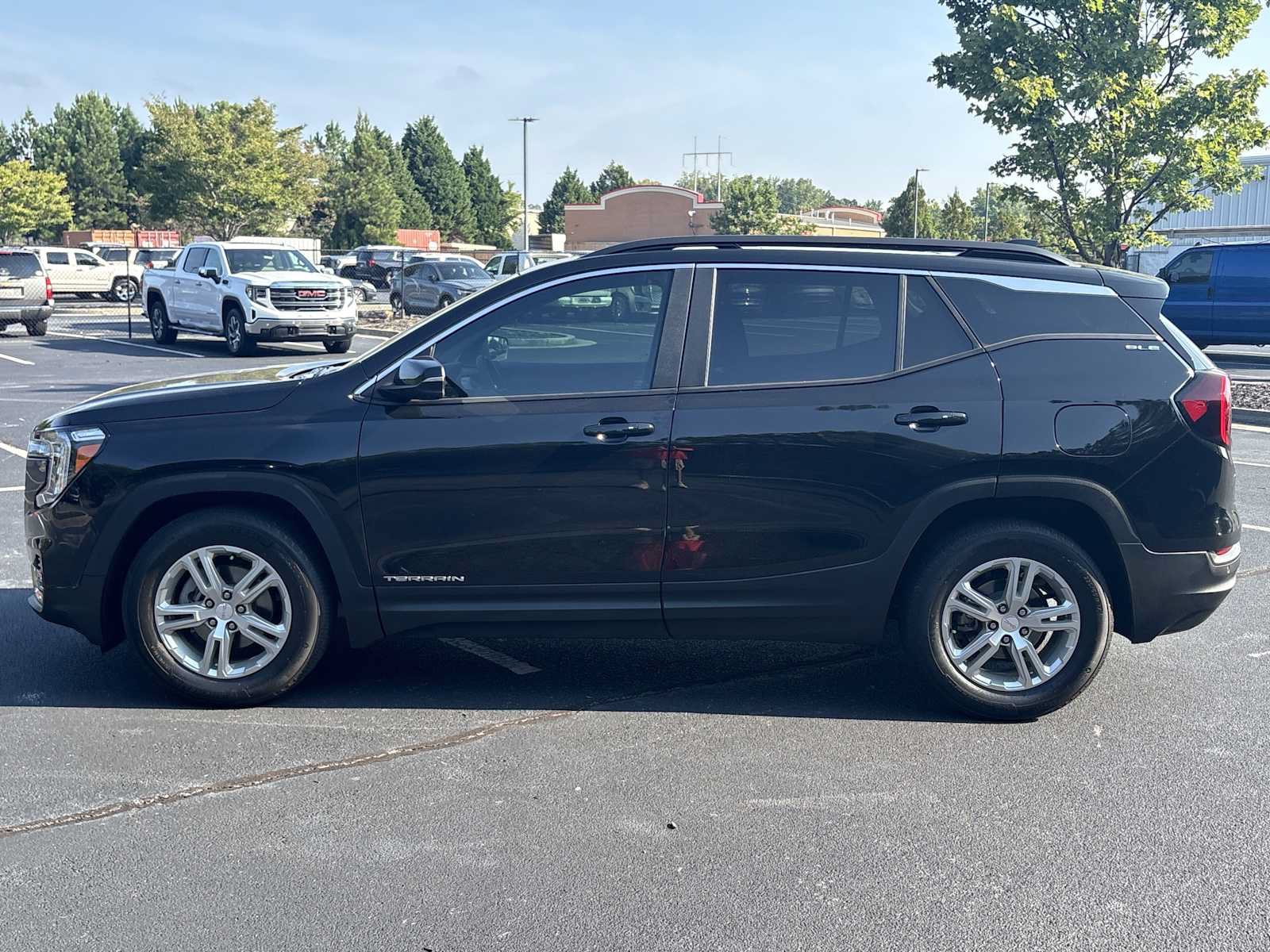 Used 2023 GMC Terrain SLE w/ Driver Convenience Package FWD image 20