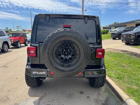 Used 2021 Jeep Wrangler Unlimited Sahara AWD/4WD image 4