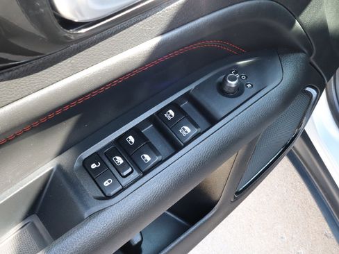 Used 2025 Jeep Compass Trailhawk AWD/4WD image 14