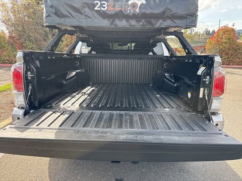 Used 2020 Toyota Tacoma TRD Sport w/ Technology Package image 7