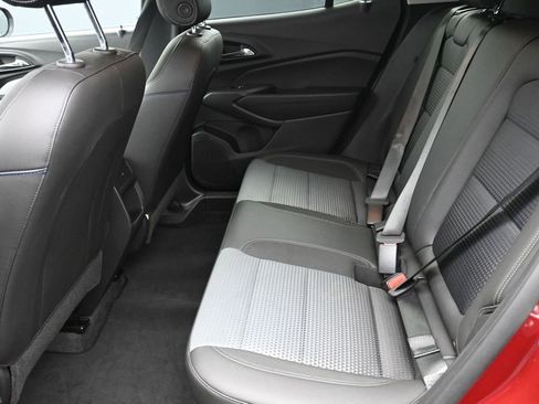 Used 2025 Chevrolet Trax LT w/ LT Convenience Package FWD image 12