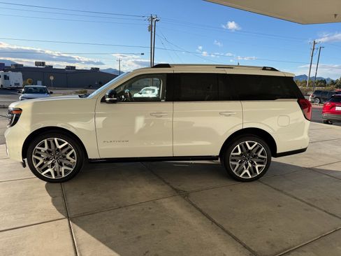 Used 2025 Ford Expedition Platinum w/ Platinum Ultimate Package image 6