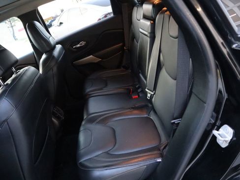 Used 2018 Jeep Cherokee Limited image 16