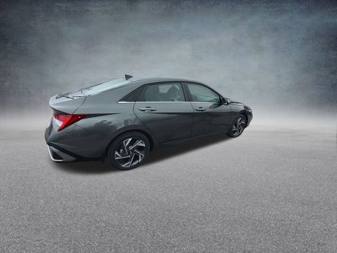 New 2025 Hyundai Elantra Limited image 22