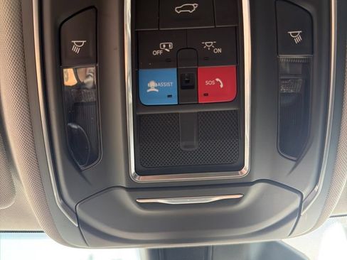 Used 2022 Jeep Grand Cherokee Limited AWD/4WD image 32