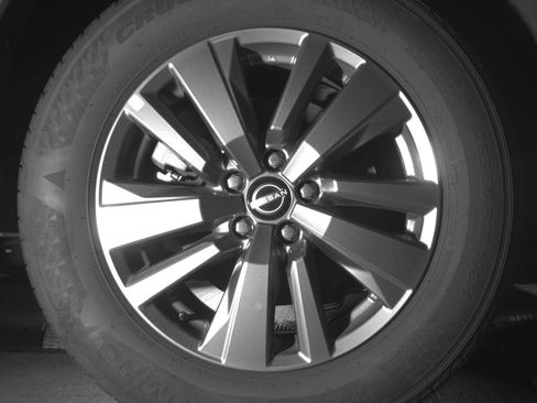 Used 2025 Nissan Pathfinder SV image 15