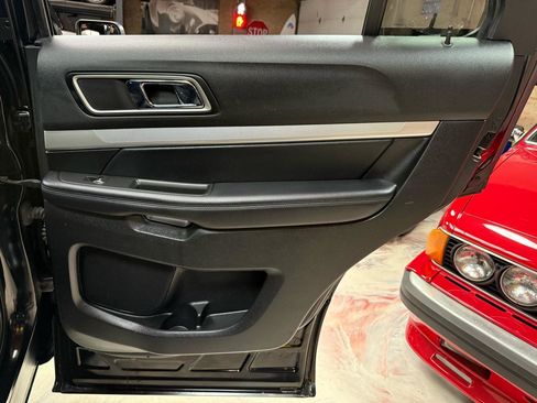 Used 2017 Ford Explorer XLT w/ Equipment Group 201A FWD image 34