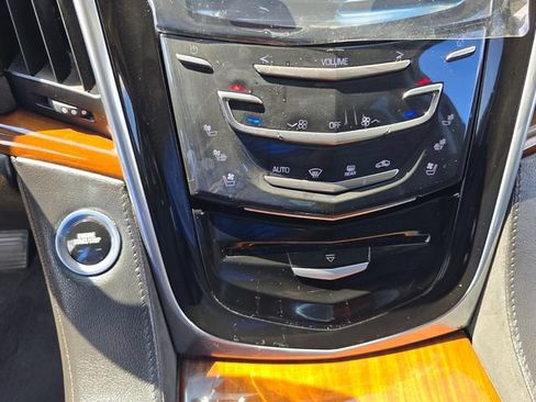 Used 2016 Cadillac Escalade Luxury RWD image 21