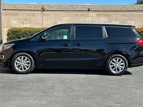 Used 2021 Kia Sedona EX image 7