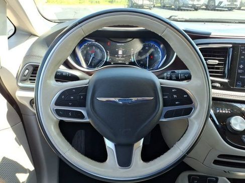 Used 2019 Chrysler Pacifica Limited FWD image 22
