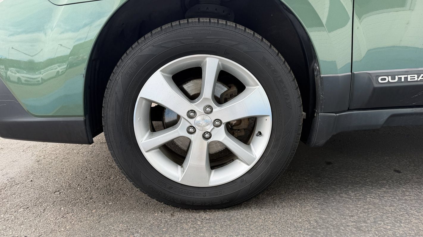 Used 2013 Subaru Outback 2.5i Limited AWD/4WD image 17