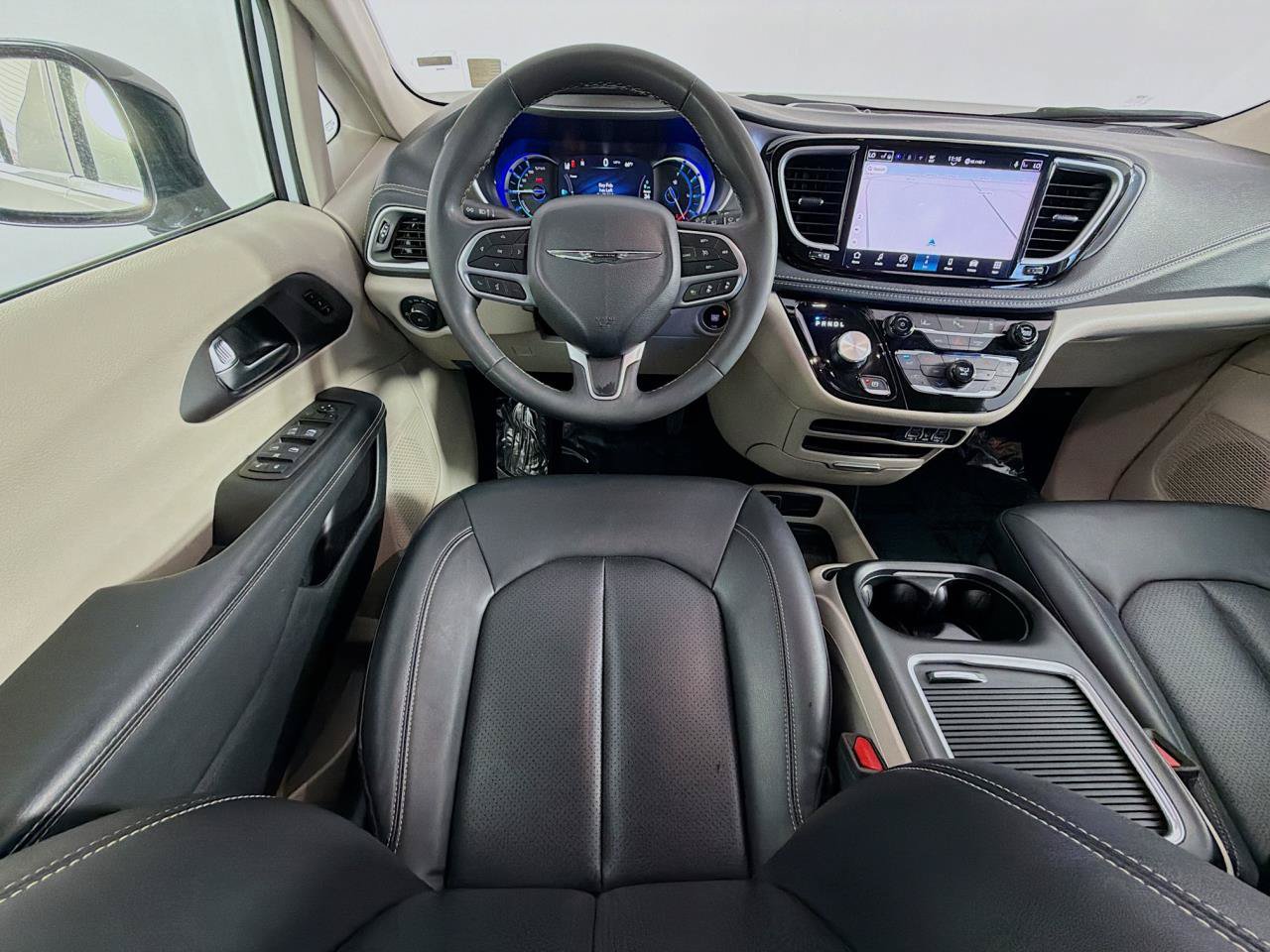Used 2024 Chrysler Pacifica Limited FWD image 13