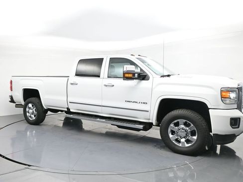 Used 2019 GMC Sierra 3500 Denali w/ Duramax Plus Package AWD/4WD image 5