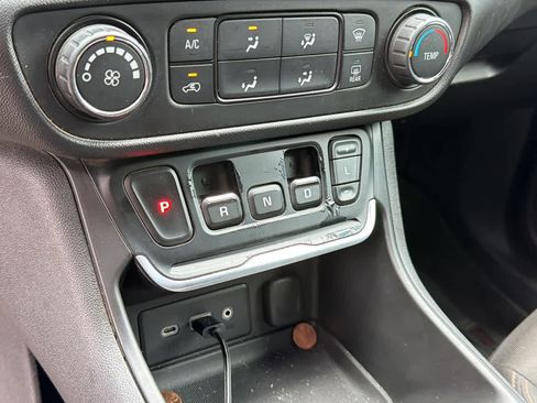 Used 2018 GMC Terrain SLE FWD image 12