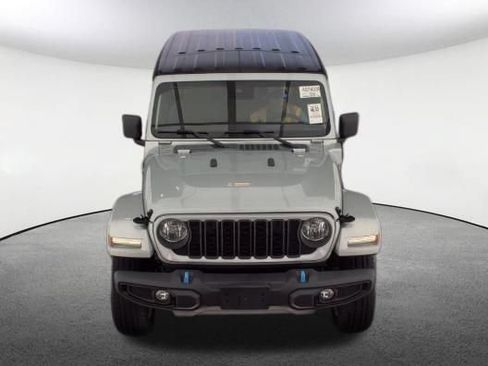 Used 2024 Jeep Wrangler Unlimited w/ Convenience Group AWD/4WD image 2
