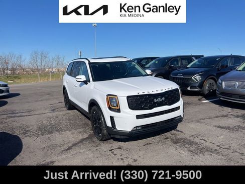 Used 2022 Kia Telluride SX w/ SX Prestige Package image 3