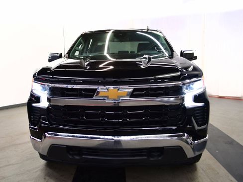 Used 2023 RAM 1500 Classic SLT w/ Trailer & Traction Group image 3