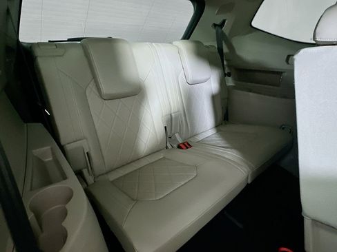 Used 2024 Volkswagen Atlas SEL Premium R-Line image 12