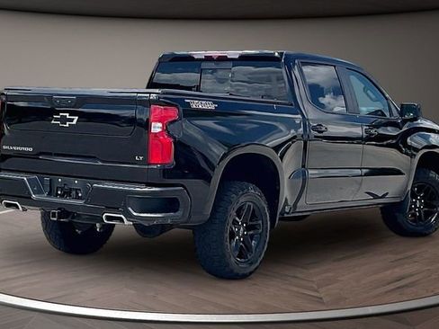 Used 2022 Chevrolet Silverado 1500 LT Trail Boss w/ Convenience Package II AWD/4WD image 2