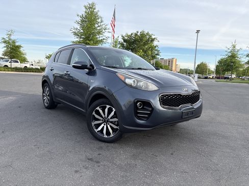 Used 2018 Kia Sportage EX w/ EX Premium Package image 2