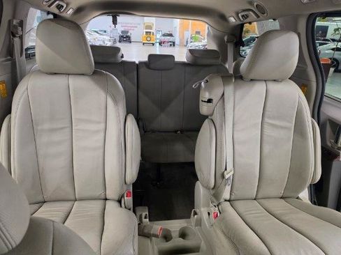 Used 2013 Toyota Sienna XLE FWD image 34