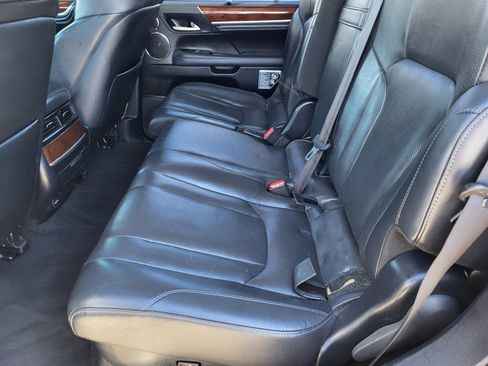 Used 2019 Lexus LX 570 4WD w/ Luxury Package image 17